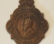 1911 bronze medal. King George V and Queen Mary