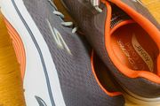 men runners Arch fit slip on