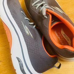 men runners Arch fit slip on