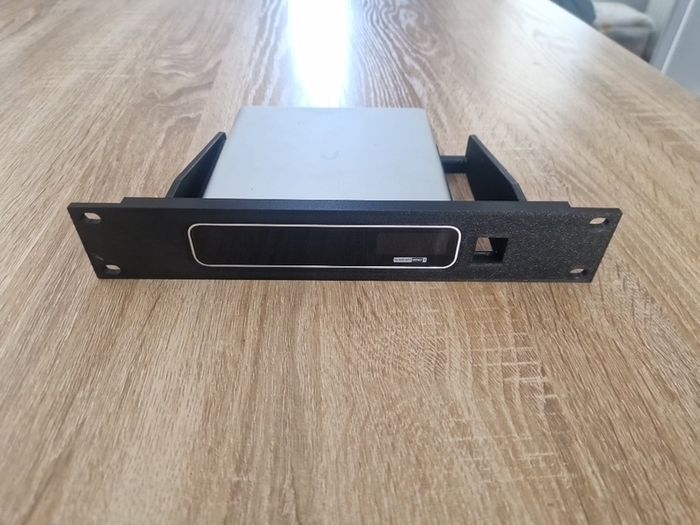 Ubiquti Cloudkey gen2+ Custom rack mount