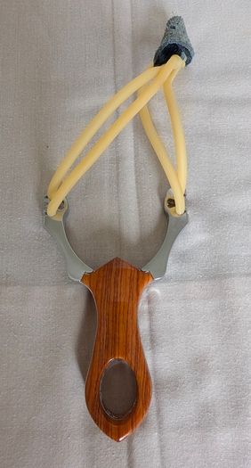 Slingshot Set Luxury Slingshot Set  Rigid Catcher & 500 Ammo (300 Clay, 200 Steel)
