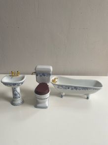 Dolls house bathroom set
