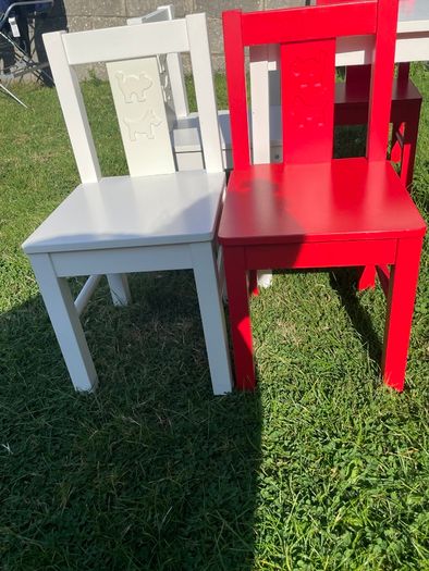 Child table and chairs
