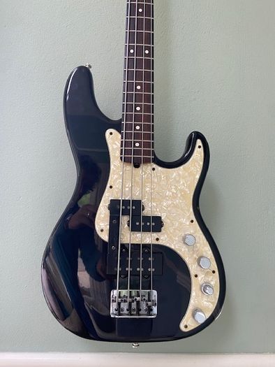 Fender P Bass Deluxe 1996 Rare 50th anniversary