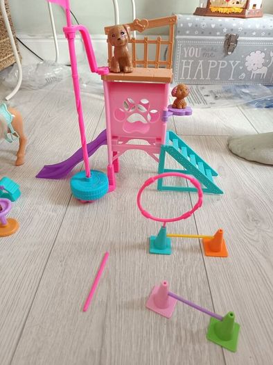 barbie house + dolls + accessories