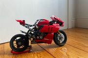 Lego Technic Ducati Panigale VR 4 motorbike set 42107