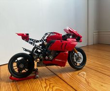 Lego Technic Ducati Panigale VR 4 motorbike set 42107