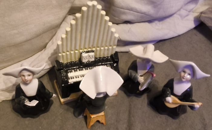 RARE vintage collectable Singing nuns