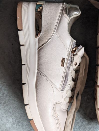 Ladies Trainers by Tommy Bowe