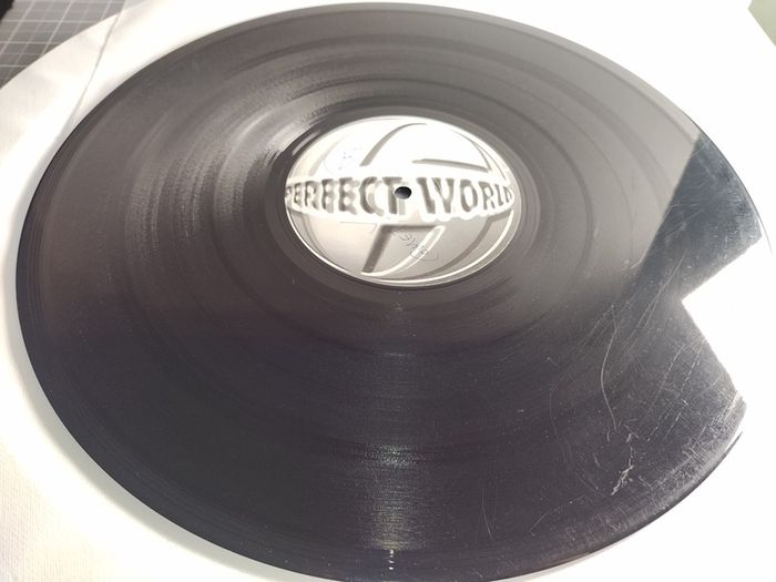 Friends Of Matthew - Out There! - Pulse-8 Records - Original Official Pressing! Quality Easrly 90s Breaks! Original Mix Condition: Excellent!