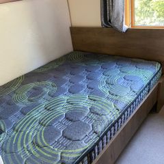 Yisk bed frame + matress