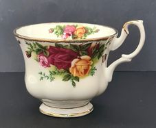 Vintage Royal Albert Old Country Roses Teacup - Bone China
