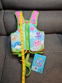 Life vest. Swim vest. Swimming aid. Kids 2-4 years