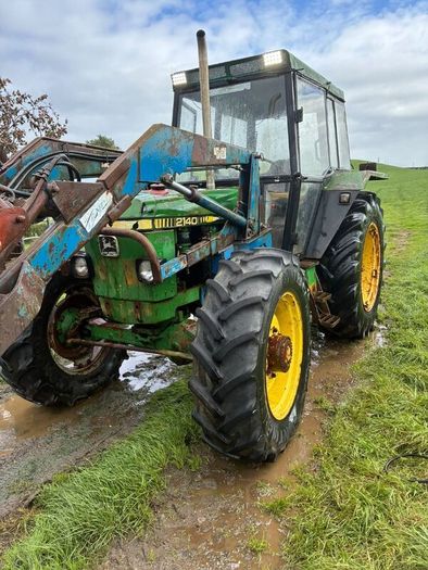 John Deere 2140