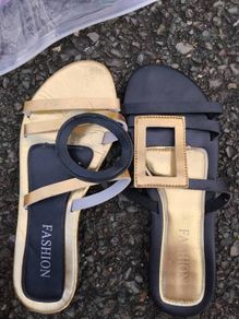 sandals/flip flops