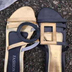 sandals/flip flops