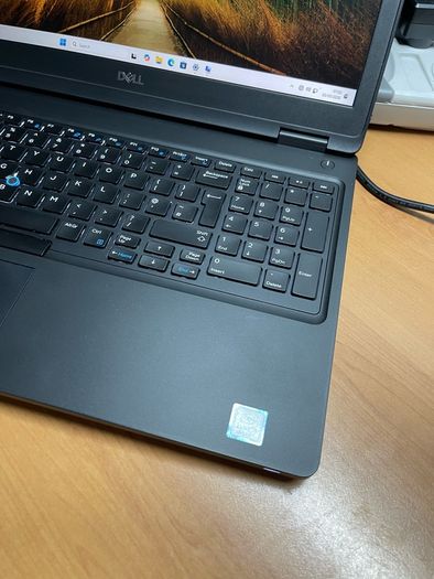 Dell Latitude 5590 i5 pro 8th Gen 8/512 Windows 11 pro