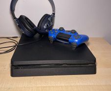 Ps4 slim + controller and headset + games