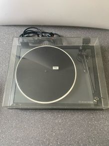 Linn Axis Turntable with Linn Basik LV X Tonearm