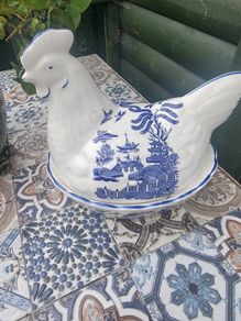 Ceramic egg holder