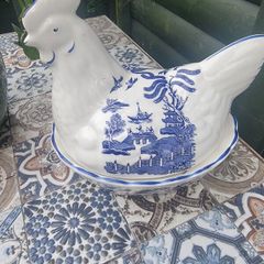 Ceramic egg holder