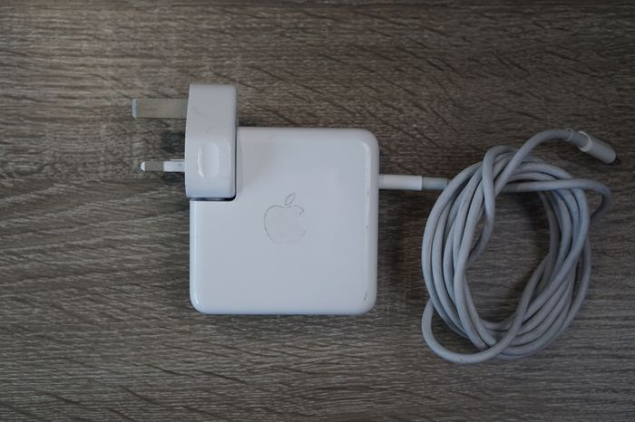 Apple MacBook Pro 13" (2019) | i5 2.4GHz | 16GB RAM | 4x Thunderbolt