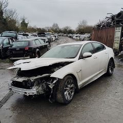 Breaking jaguar xf 2.2 diesel 2014 r type