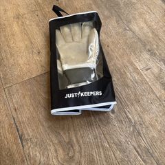 goalkeeper gloves