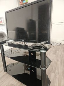 32 inch Tv and stand