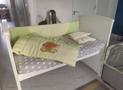 Baby crib
