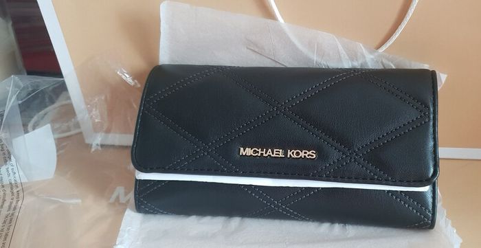 New Michael Kors Wallet