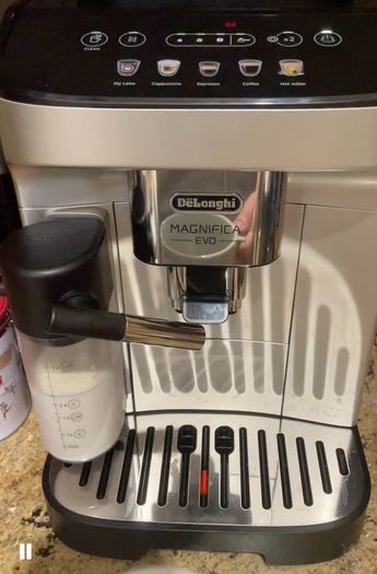 DELONGHI Magnifica Evo Coffee Machine - Like new
