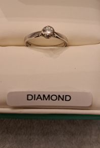 18ct diamond ring size L