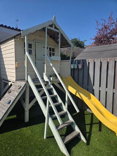 Kids play house