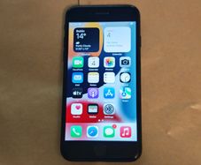 Apple iPhone 7 - 32GB - Black - Unlocked - 82% Battery Health