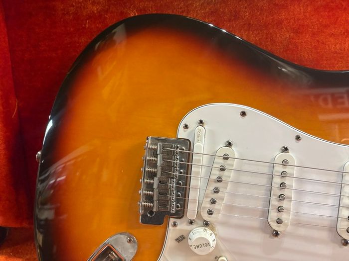 Fender Standard Roland Ready Stratocaster Sunburst 2003