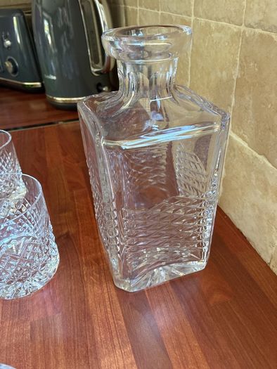 Innisfree 6x tumblers and 1x decanter