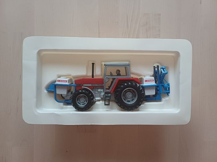 Britains Massey Ferguson MF 3680 Tractor and Crop Sprayer Farm Model 1:32 Scale 9607 MINT