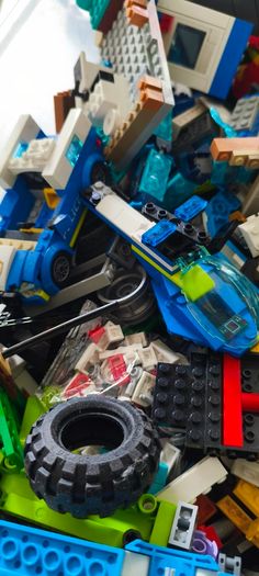 Box of random lego About 6 KG,