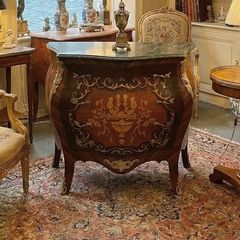 Very nice 4 drawer bombe chest