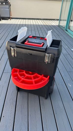 Black and decker tool box on wheels