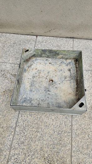 Galvanised Manhole Covers 38cm