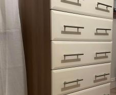 Chest of drawers