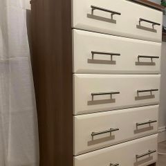 Chest of drawers