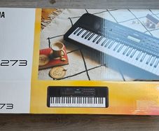 Yamaha PSR E273 Keyboard & Stand Brand New