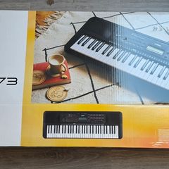 Yamaha PSR E273 Keyboard & Stand Brand New
