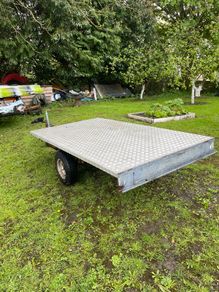 Flat bed trailer