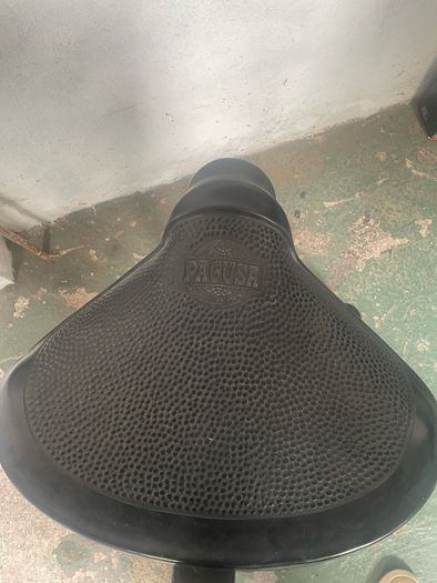 Pagusa Saddle Stool