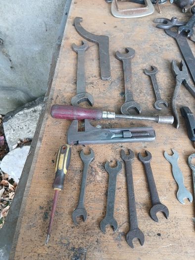 good amount of vintage tools