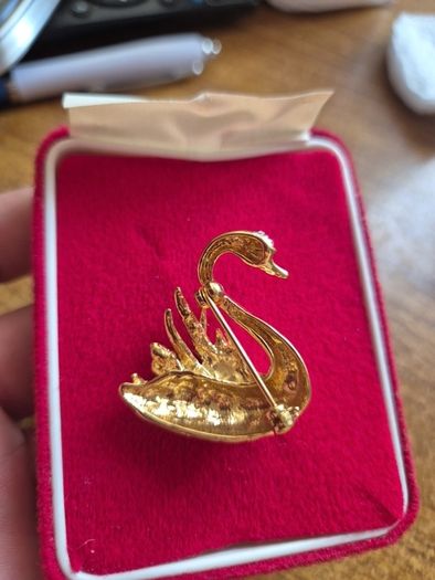 Vintage Gold Plated Glass Diamonds Swan Brooch